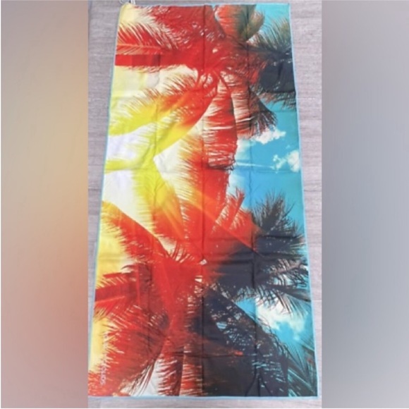 NWT House of Clouds Beach Towel Sand Free Microfiber Palm Trees - Picture 4 of 5
